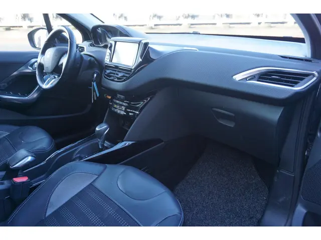 Peugeot 2008 1.2 PureTech Allure 2017 Benzine 14