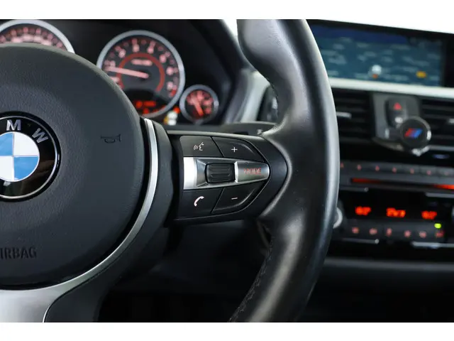 BMW 3 Serie Touring 320i M-Sport 184pk 2017 Benzine 18