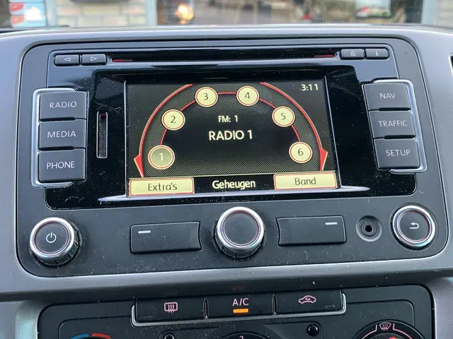 Volkswagen Transporter 2.0 TDI L2H1 DC 2015 Diesel 36