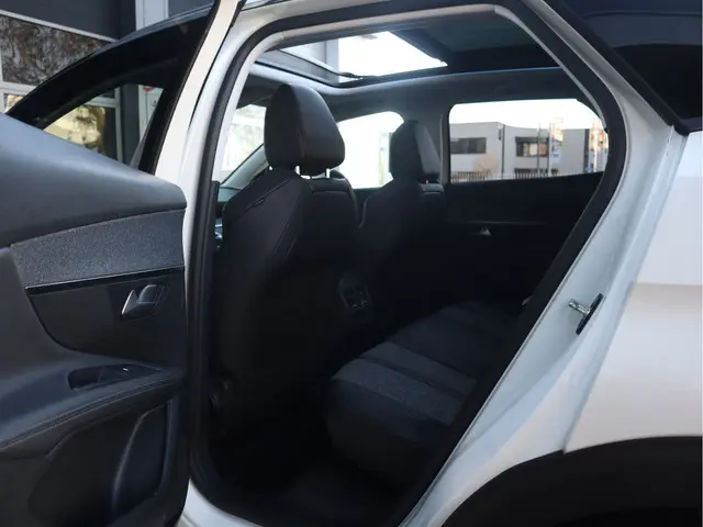 Peugeot 3008 1.2 PureTech Allure 2018 Benzine 37