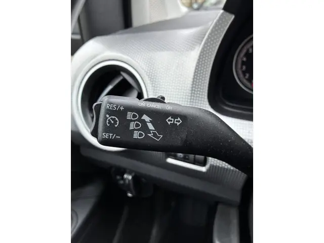 Volkswagen up! 1.0 BMT high up! 2016 Benzine 27