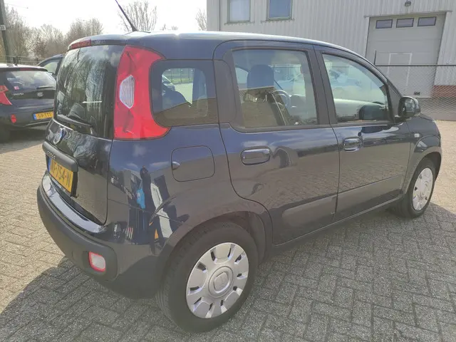Fiat Panda 1.2 69 Lounge 2017 Benzine 4