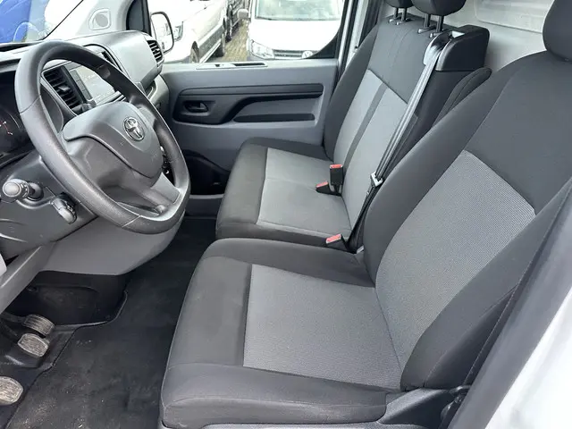 Toyota ProAce Worker 2.0 D-4D 145PK 2022 Diesel 13