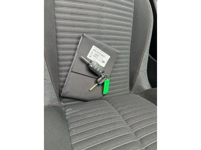 Peugeot 208 1.2 PureTech Active AIRCO 2022 Benzine 16