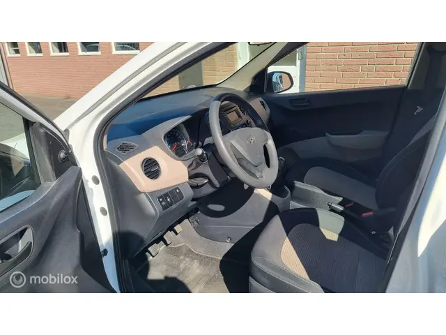 Hyundai i10 1.0i i-Drive 2017 Benzine 8