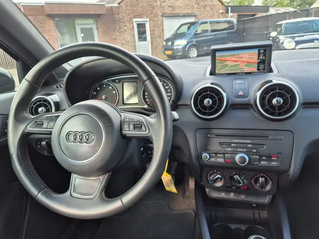 Audi A1 Sportback 1.2 TFSI Admired S-line 2013 Benzine 10