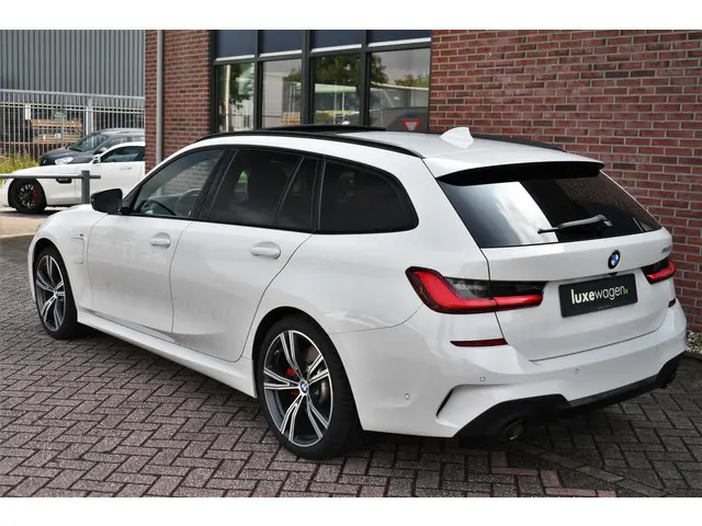 BMW 3 Serie Touring 330e M-Sport 2020 Hybride Benzine 73