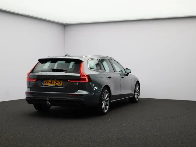 Volvo V60 2.0 T4 Momentum Pro 2019 Benzine 30