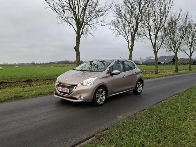 Peugeot 208 1.2 VTi Active❗ 2013 Benzine 24