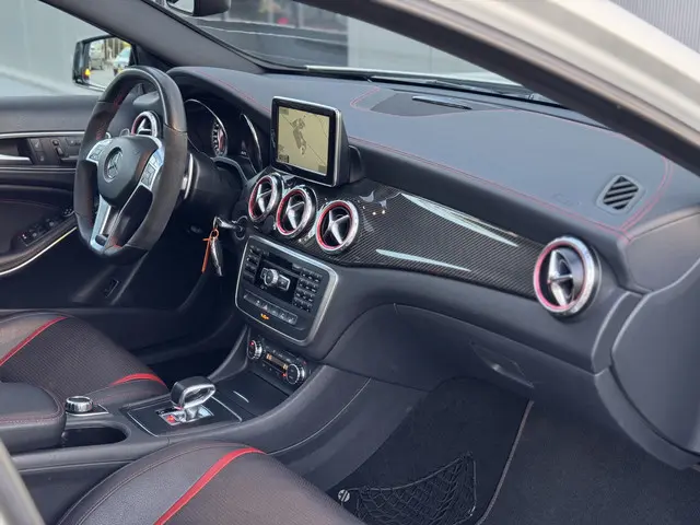 Mercedes-Benz GLA AMG 45 4MATIC 2014 Benzine 22