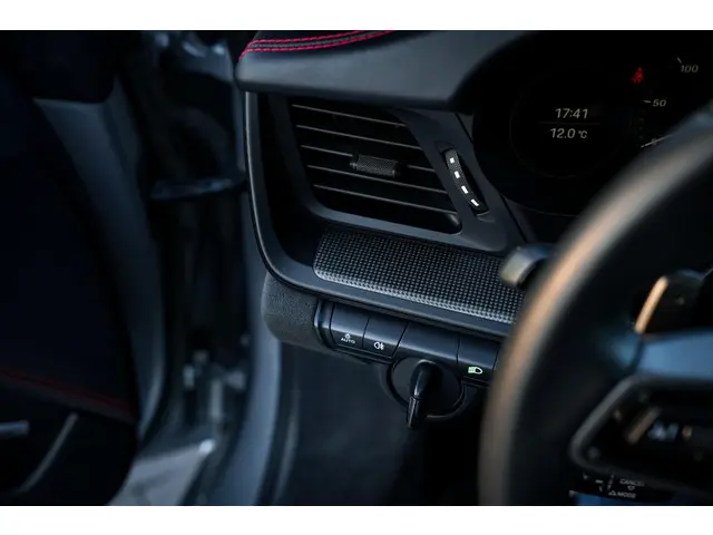 Porsche 911 3.0 Targa 4 GTS 2023 Benzine 28