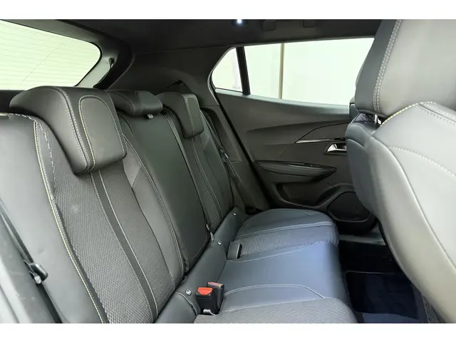 Peugeot e-2008 EV GT 54 kWh 2024 Elektrisch 13