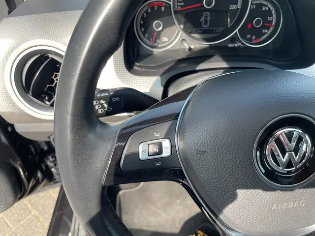Volkswagen up! 1.0 BMT high up! 2019 Benzine 13