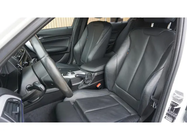 BMW 1 Serie 118i 160pk M-Sport Shadow Line 2017 Benzine 8