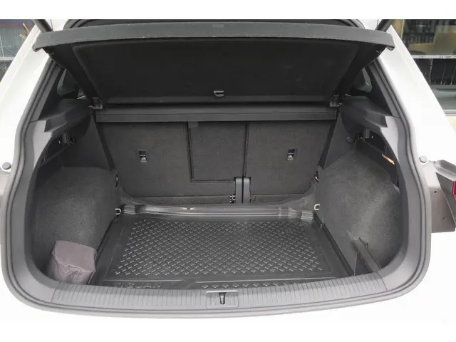 Volkswagen Tiguan 1.5 TSI R-Line Highline 2021 Benzine 42