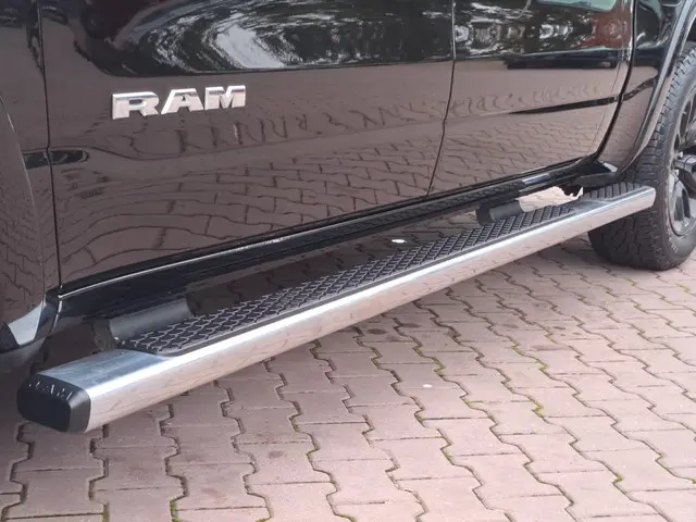 Dodge Ram 1500 5.7 V8 4x4 Crew Cab Laramie 2019 LPG/Gas 35