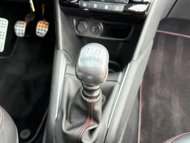 Peugeot 208 1.6 THP GTi 2014 Benzine 12