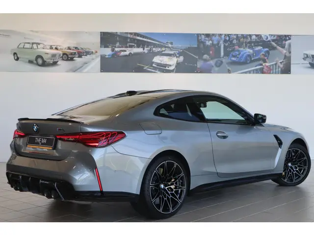 BMW M4 Coupé xDrive Competition 2025 Benzine 2