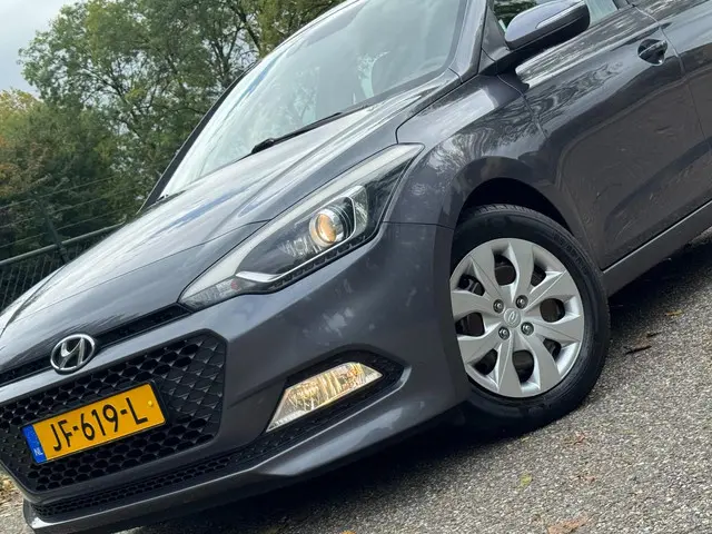 Hyundai i20 1.2 HP i-Motion /NAP/Airco/cruise/ 2016 Benzine 9