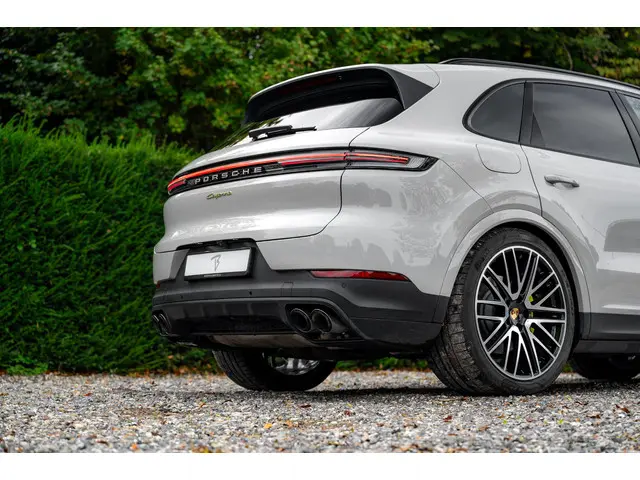 Porsche Cayenne 3.0 E-Hybrid 2024 Hybride Benzine 34