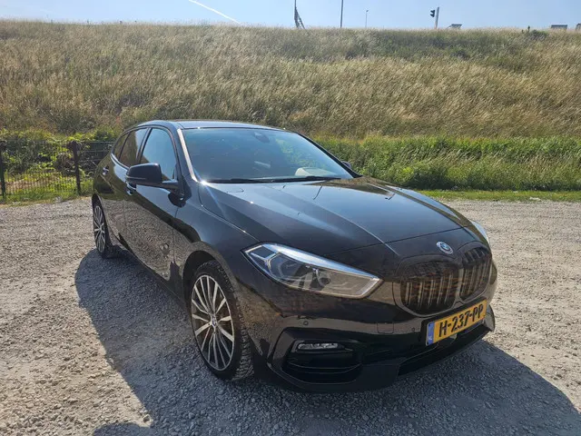 BMW 1 Serie 118i Executive Edition 2020 Benzine 3