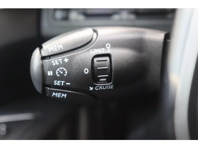 Peugeot 3008 1.2 PureTech Crossway 2020 Benzine 23