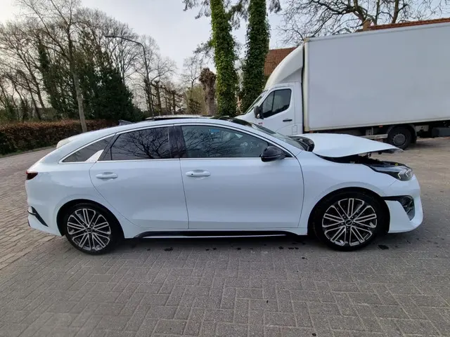 Kia ProCeed 1.5 T-GDi Aut. GT-Line Pano Led 2024 Benzine 2