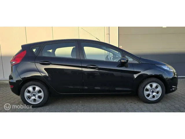 Ford Fiesta 1.25 zeer nette auto 2013 Benzine 6