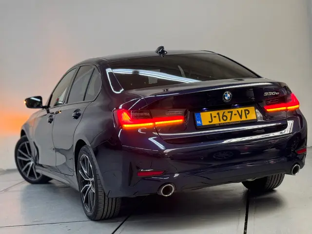 BMW 3 Serie 330e eDrive Edition 2020 Hybride Benzine 5
