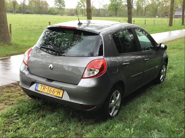 Renault Clio 1.6 Night & Day AUTOMAAT 2012 Benzine 5