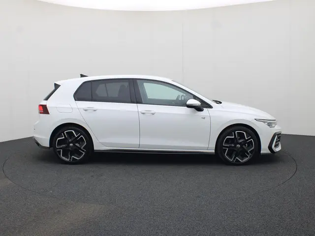 Volkswagen Golf 1.5eTSI/150PK R-Line DSG 2025 Benzine 3