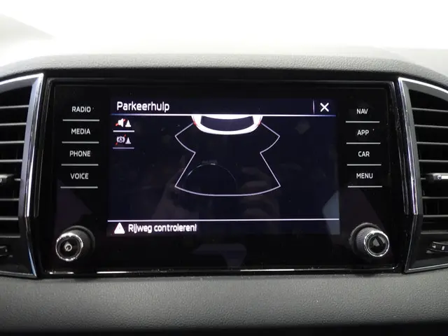 Škoda Karoq 1.0 TSI Business Edition 2022 Benzine 10