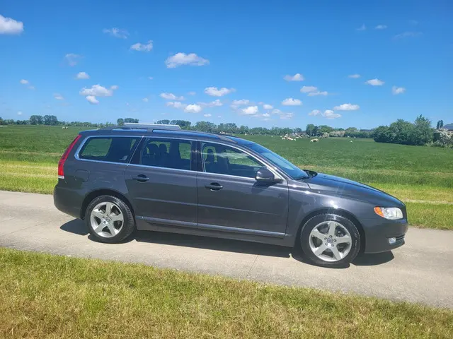 Volvo V70 1.6 T4 Nordic+ navi trekhaak 17"LMV 2014 Benzine 19