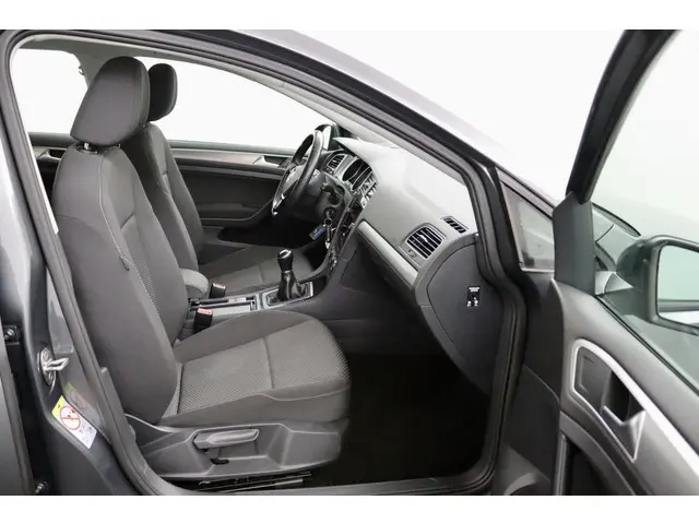 Volkswagen Golf 1.0 TSI Life antraciet 2020 Benzine 13