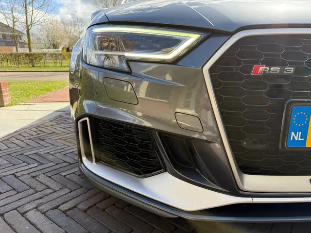 Audi RS3 A3 Limousine 2.5 TFSI quattro 2018 Benzine 7