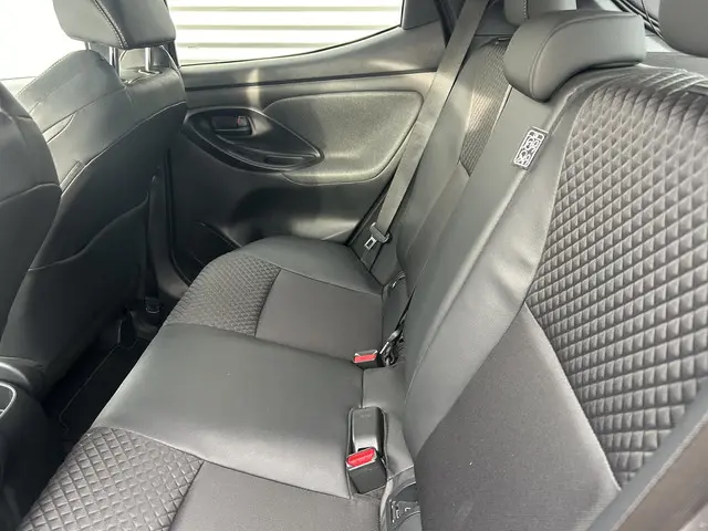 Toyota Yaris 1.5 VVT-i Executive 2022 Benzine 17