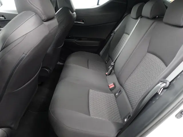Toyota C-HR 1.8 Hybrid Dynamic Aut- 2023 Hybride Benzine 21
