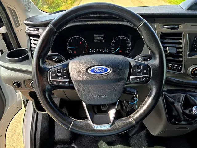 Ford Transit 350 2.0 TDCI L2 H2 2021 Diesel 26