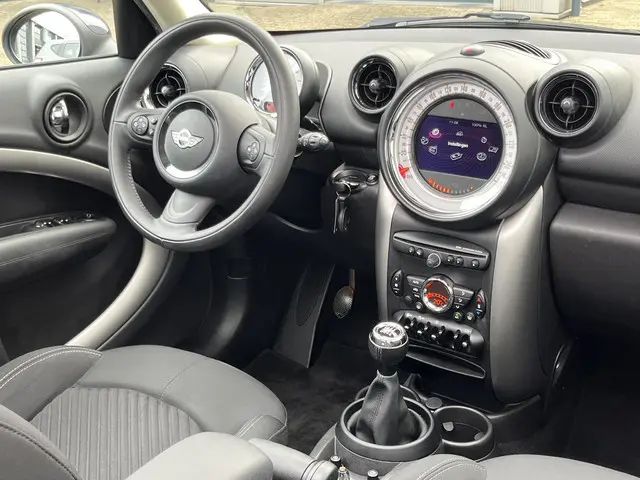 MINI Countryman 1.6 One Knockout Edition 2014 Benzine 75