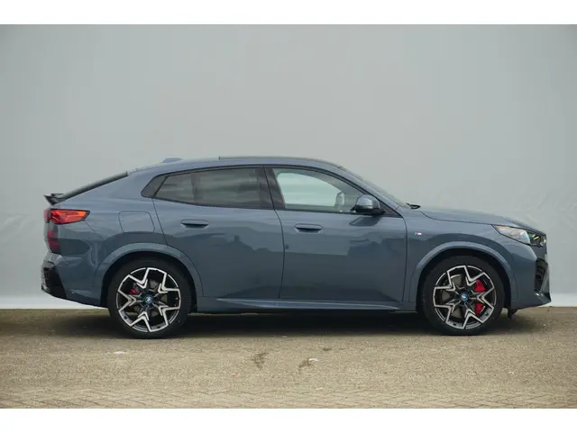 BMW iX2 eDrive20 2025 Elektrisch 3