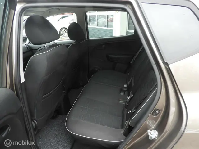 Kia Venga 1.4 CVVT ExecutiveLine 2014 Benzine 13