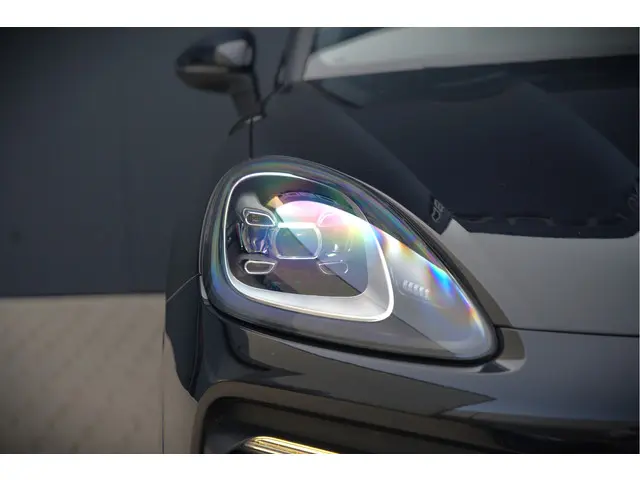 Porsche Cayenne 3.0 E-Hybrid 2018 Hybride Benzine 12