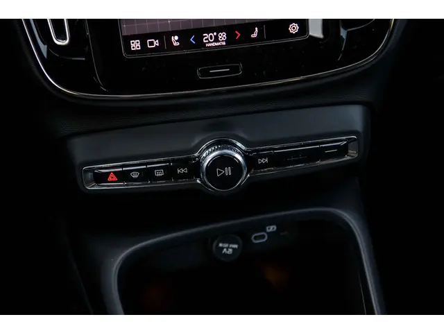 Volvo XC40 2.0 B4 Plus Dark 2025 Benzine 23