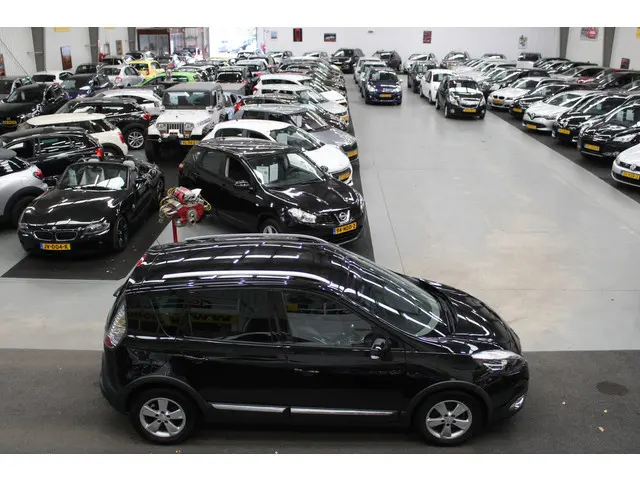 Renault Scénic Xmod 1.2 TCe Bose 2013 Benzine 29