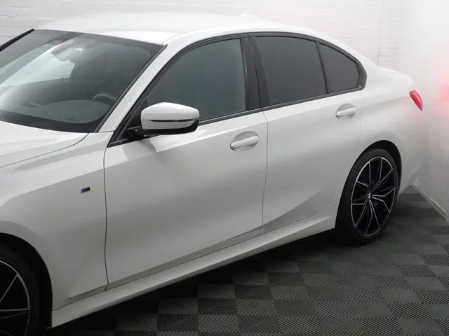 BMW 3 Serie 320i M Sport Aut- 2021 Benzine 28