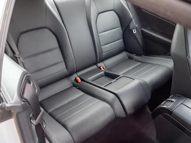 Mercedes-Benz E-Klasse Coupé 200 Ambition 2014 Benzine 19