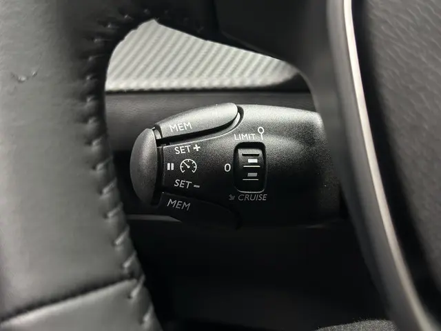 Peugeot 2008 1.2 PureTech 100 Style 2025 Benzine 25