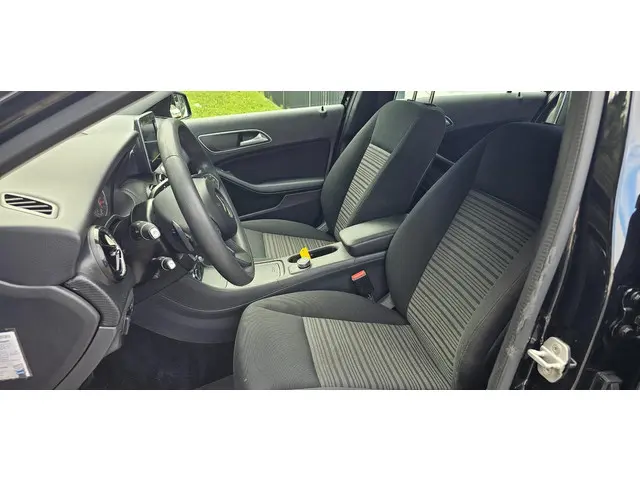 Mercedes-Benz A-Klasse 160 Business 2017 Benzine 18