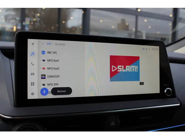 Toyota Prius 2.0 Plug-in Executive 2024 Hybride Benzine 27
