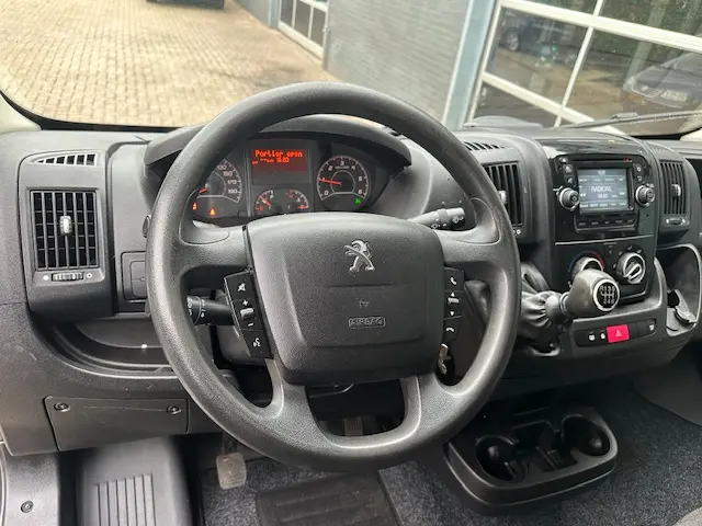 Peugeot Boxer 435 2.0 BlueHDI L4 H2 Pro 2017 Diesel 6